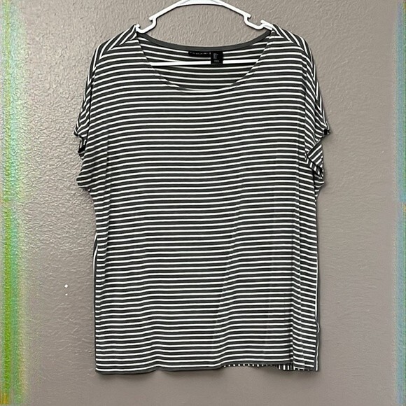 Tahari Women's Grey and White Soft Striped Cap Sleeve Blouse Size Large - Picture 2 of 9